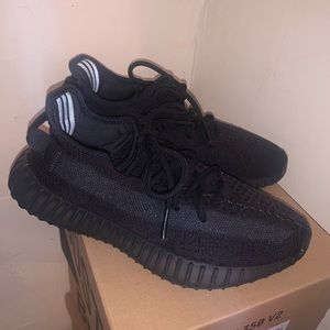 Yeezy 350 V2 ‘ONYX’